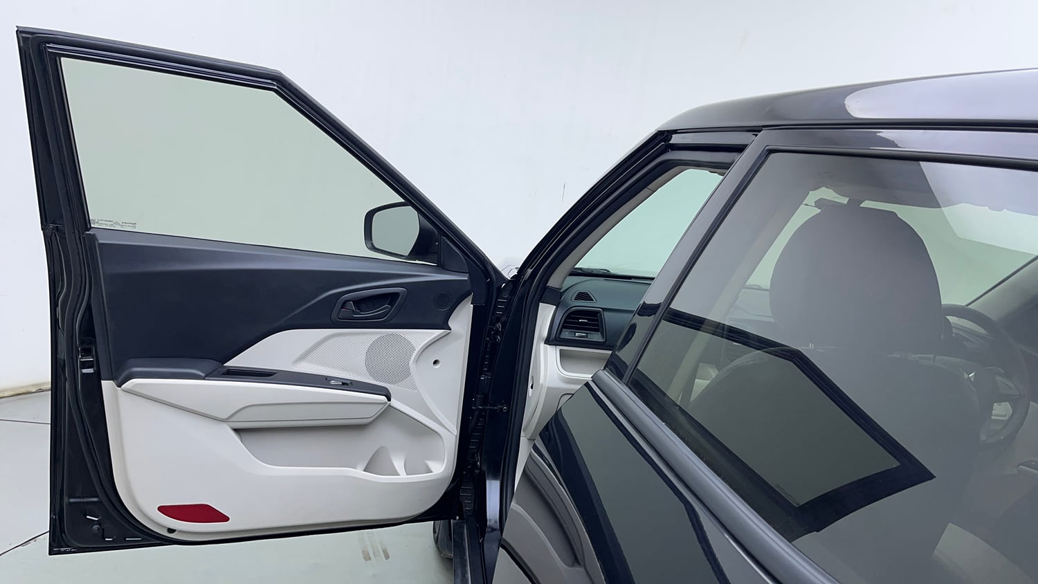 Used 2023 Mahindra XUV 300 W4 1.2 Petrol Petrol Manual interior LEFT FRONT DOOR OPEN VIEW