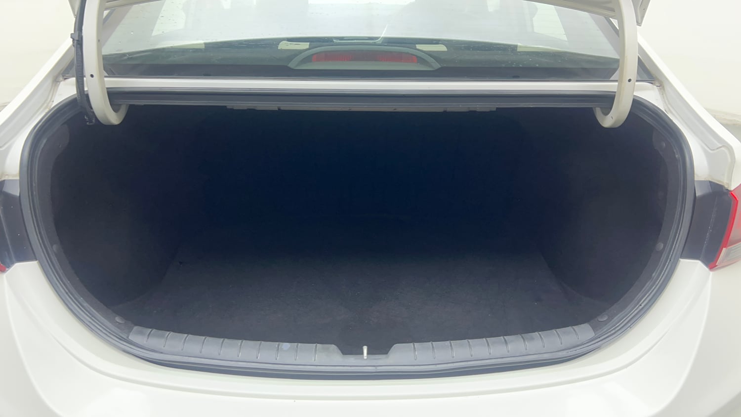 Used 2017 Hyundai Verna EX 1.6 VTVT Petrol Manual interior DICKY INSIDE VIEW