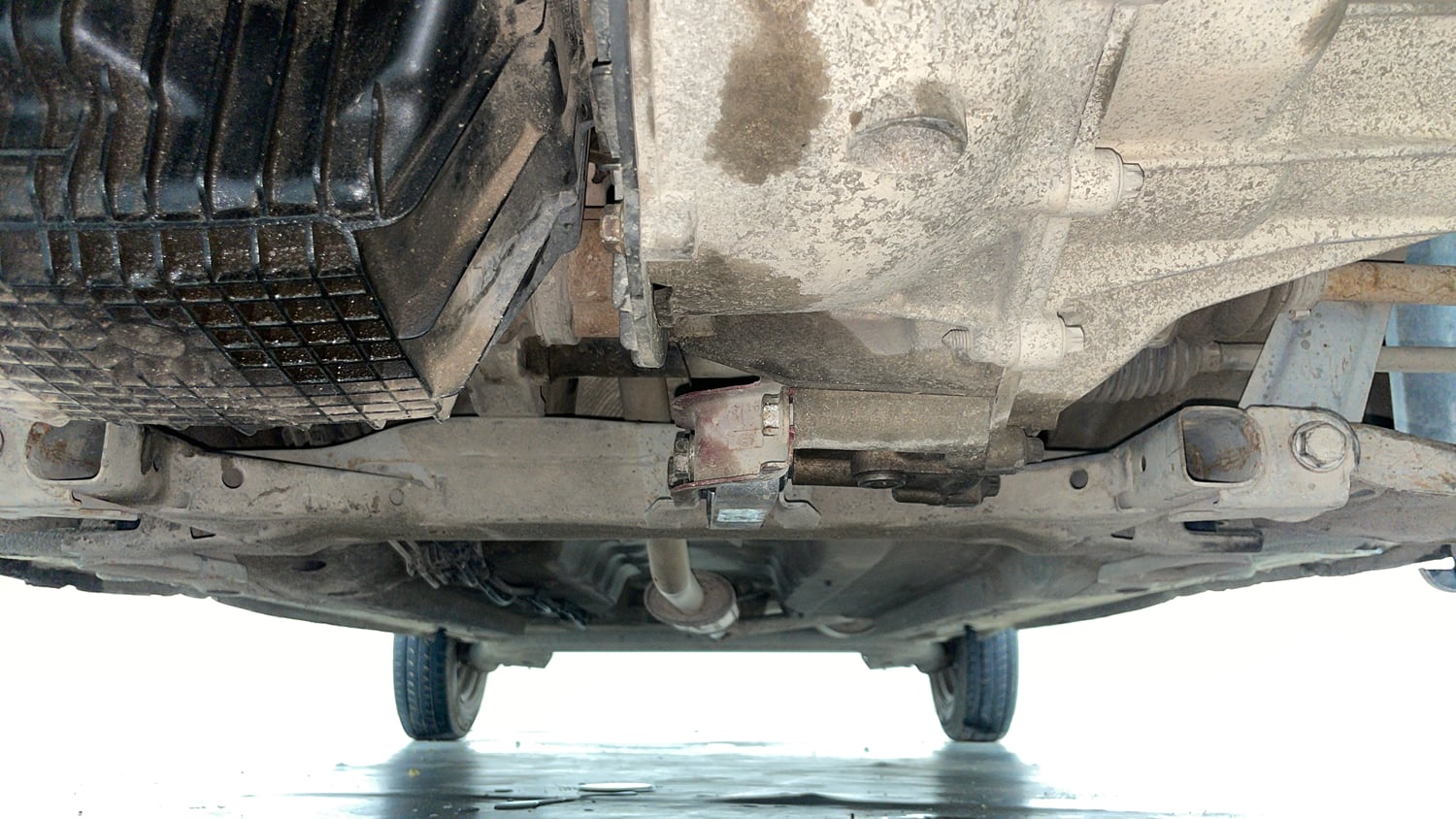 Used 2016 Renault Kwid RXT Petrol Manual extra FRONT LEFT UNDERBODY VIEW