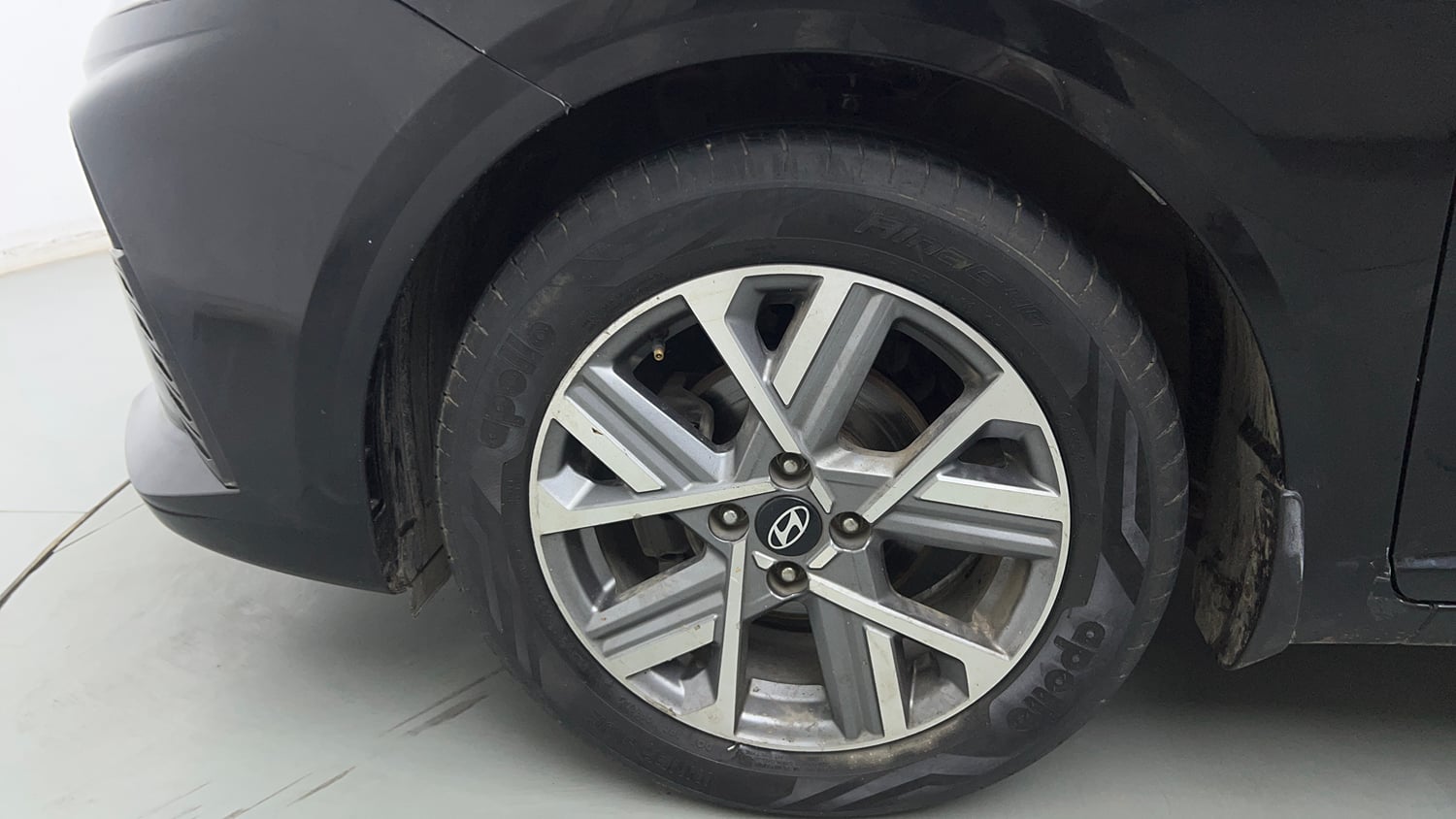Used 2023 Hyundai Verna SX (O) 1.5 Petrol IVT Petrol Automatic tyres LEFT FRONT TYRE RIM VIEW
