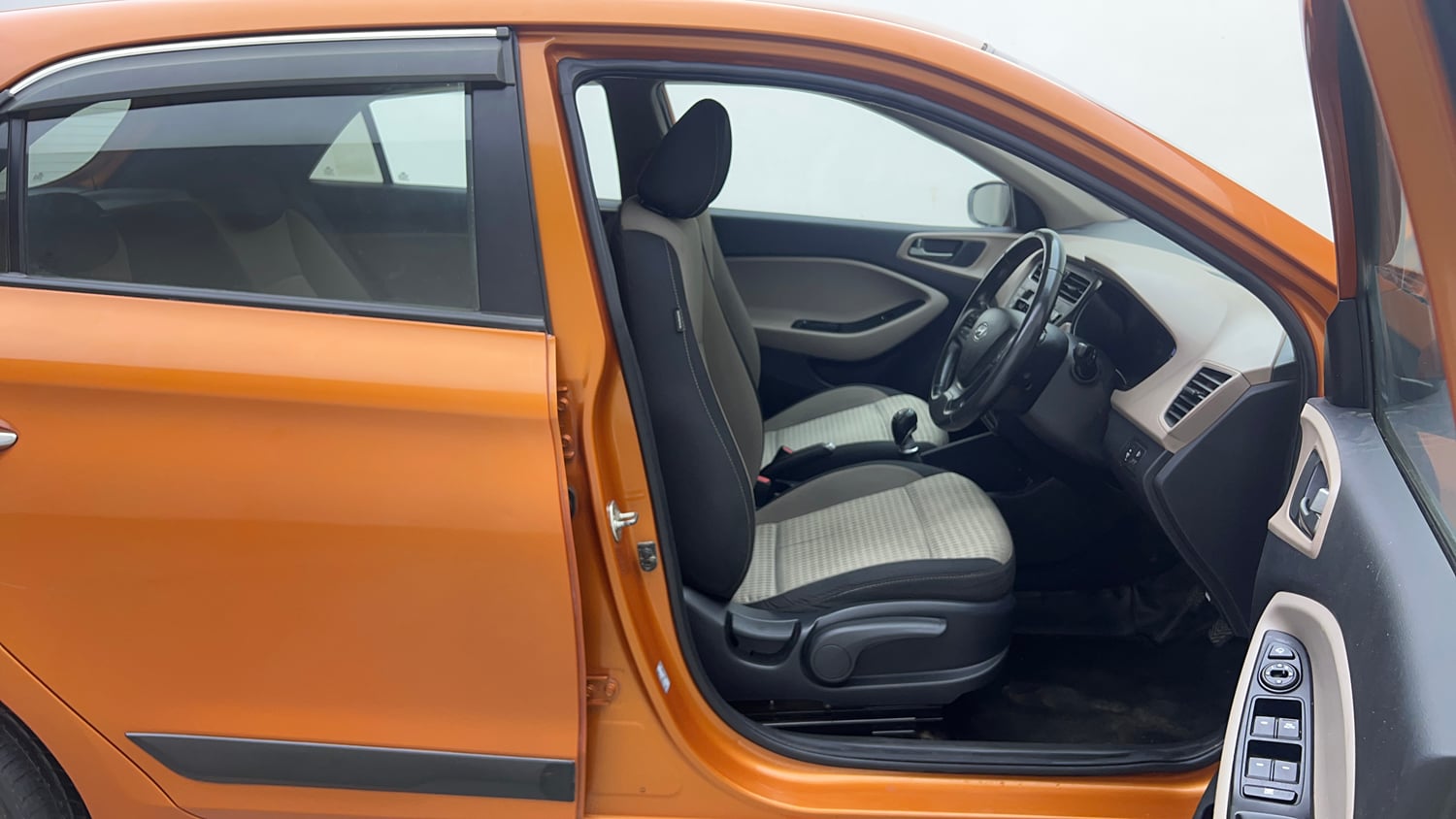 Used 2018 Hyundai Elite i20 Asta 1.4 (O) CRDi Diesel Manual interior RIGHT SIDE FRONT DOOR CABIN VIEW