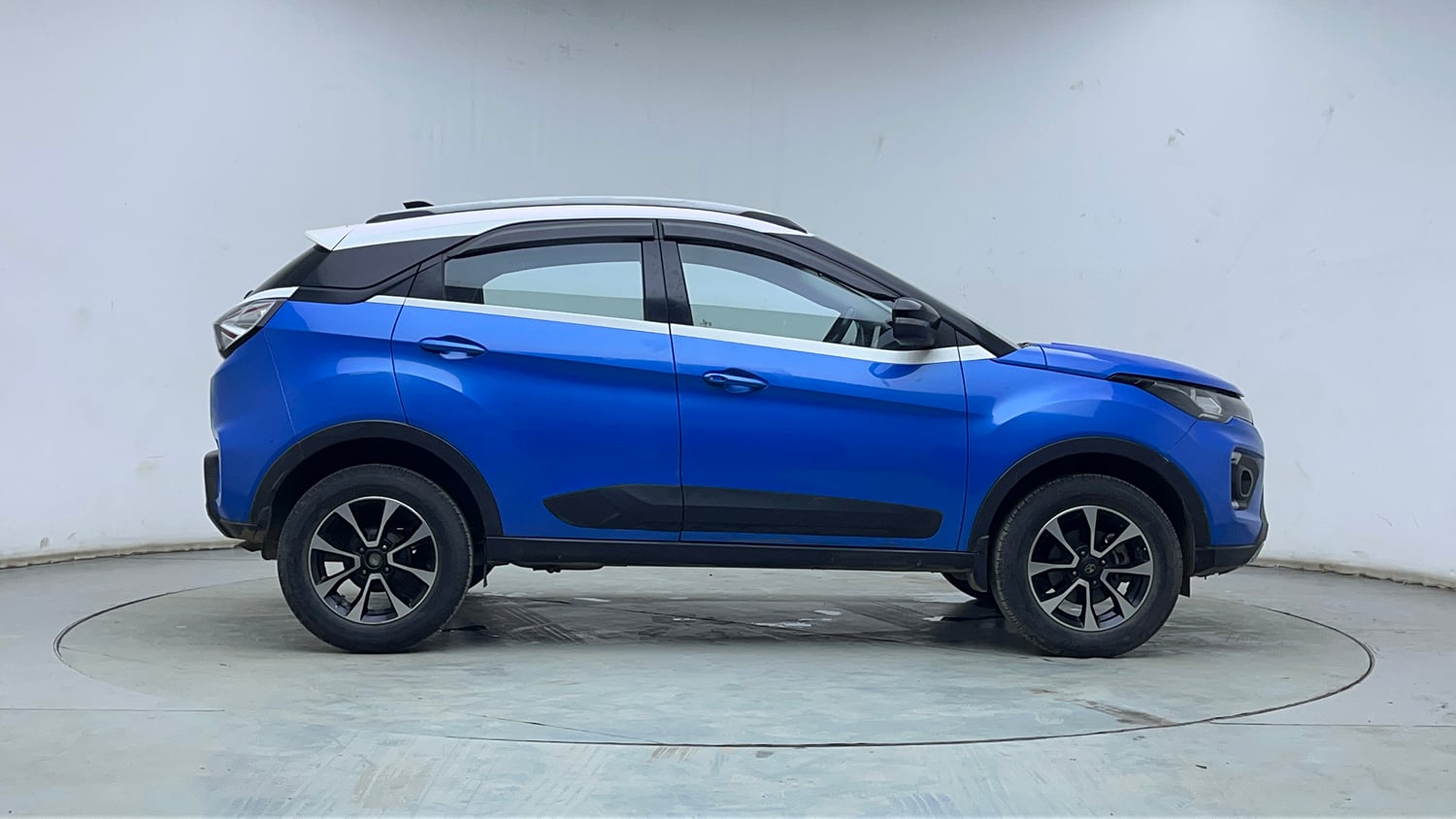 Used 2020 Tata Nexon XZA Plus (O) Petrol Automatic exterior RIGHT SIDE VIEW