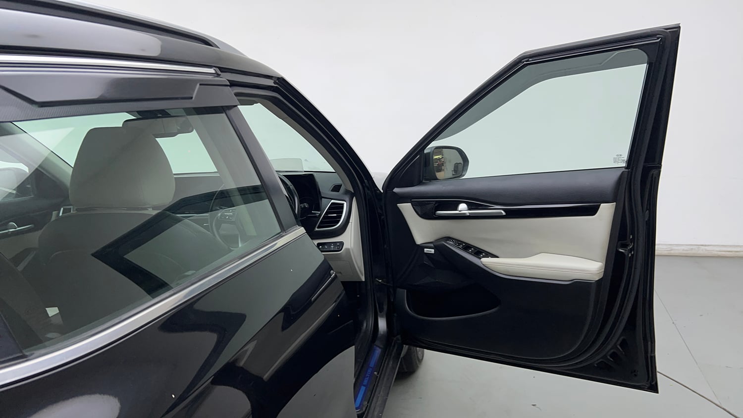 Used 2019 kia Seltos GTX Plus DCT 1.4 Petrol Automatic interior RIGHT FRONT DOOR OPEN VIEW