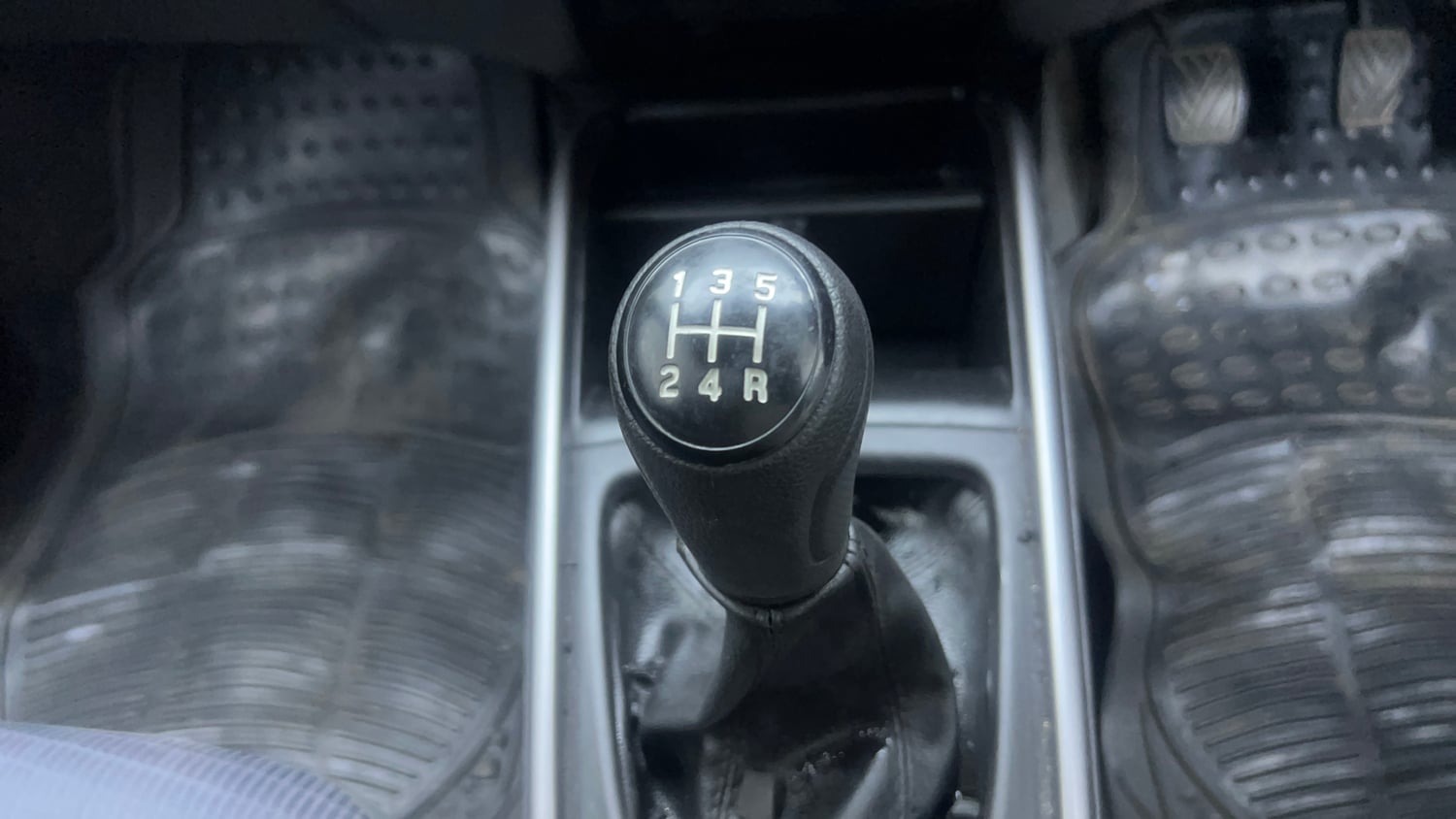 Used 2021 Maruti Suzuki Baleno Zeta Petrol Manual interior GEAR  KNOB VIEW
