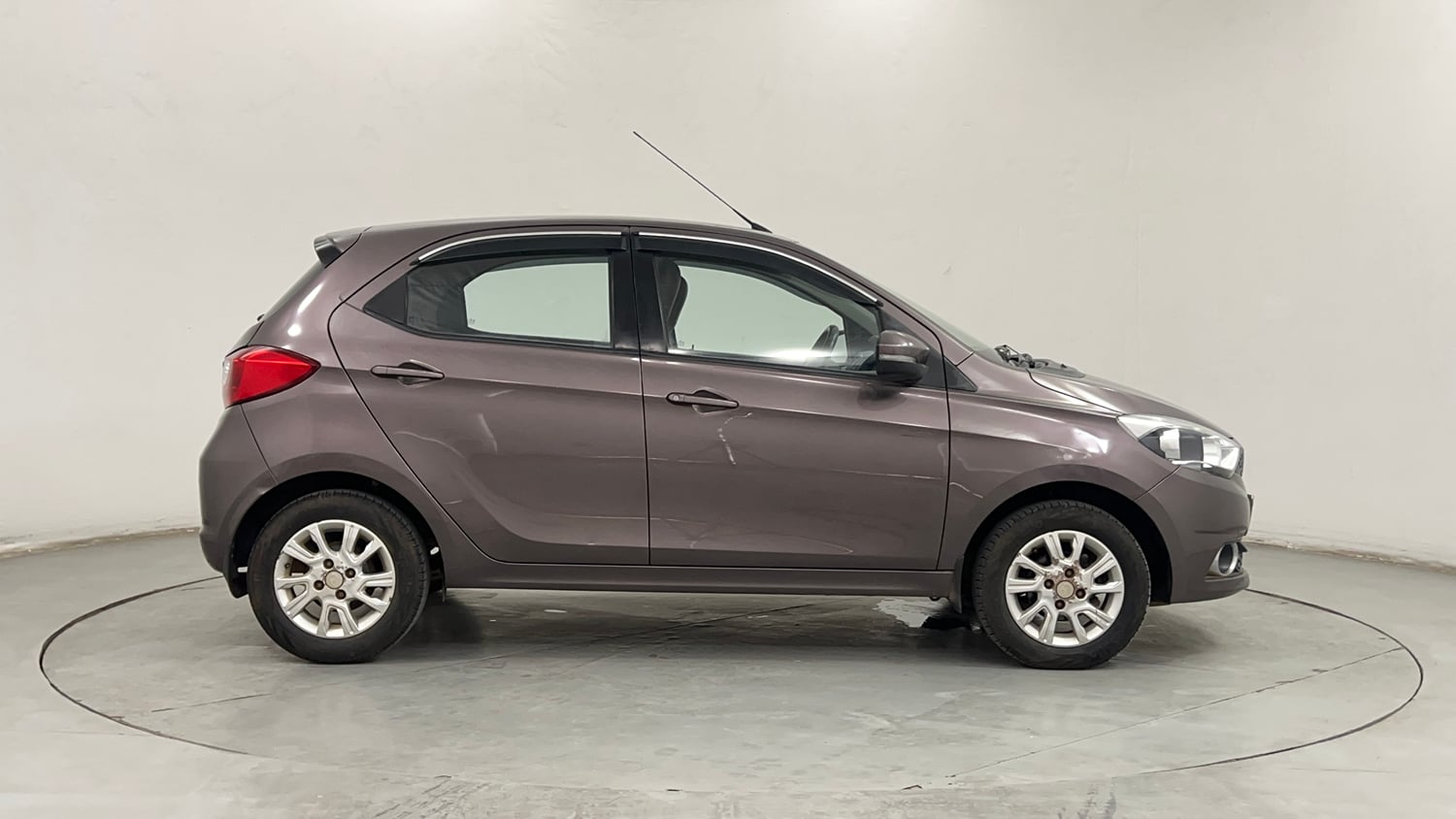 Used 2017 Tata Tiago Revotron XZ Petrol Manual exterior RIGHT SIDE VIEW