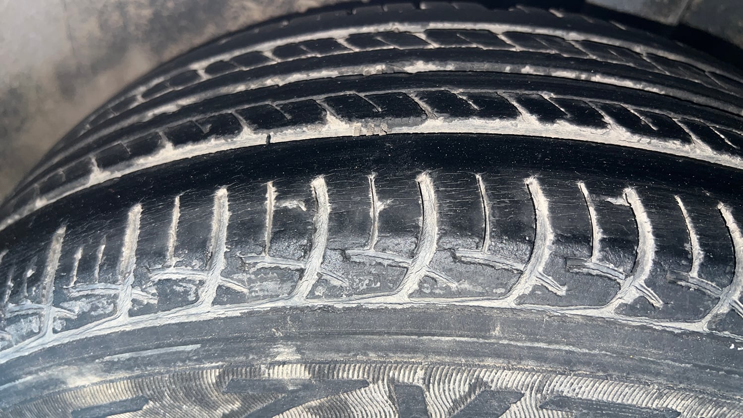 Used 2018 Volkswagen Polo Comfortline 1.0L (P) Petrol Manual tyres LEFT REAR TYRE TREAD VIEW