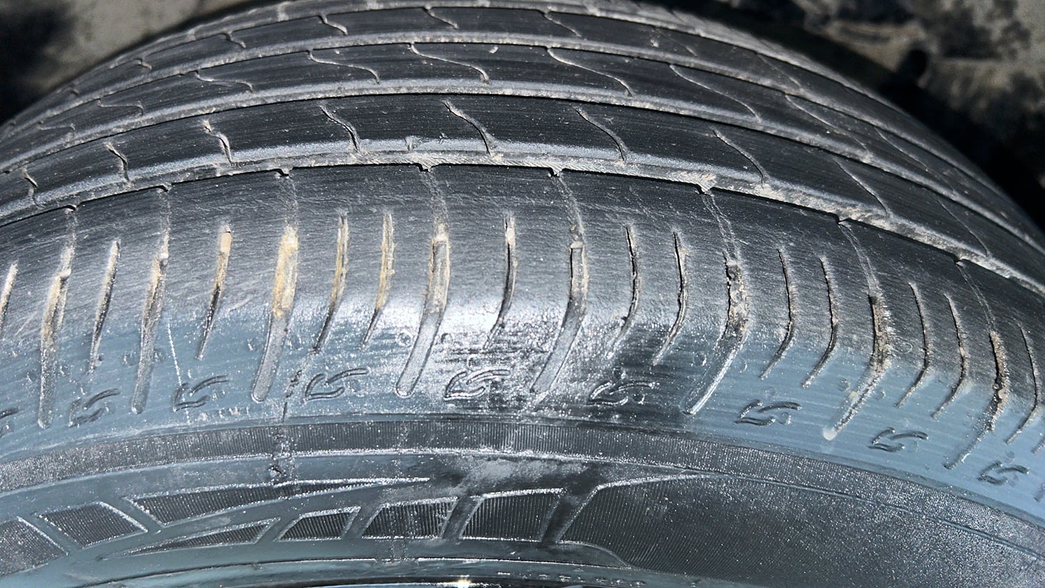 Used 2023 Maruti Suzuki Brezza ZXi Petrol Manual tyres RIGHT FRONT TYRE TREAD VIEW