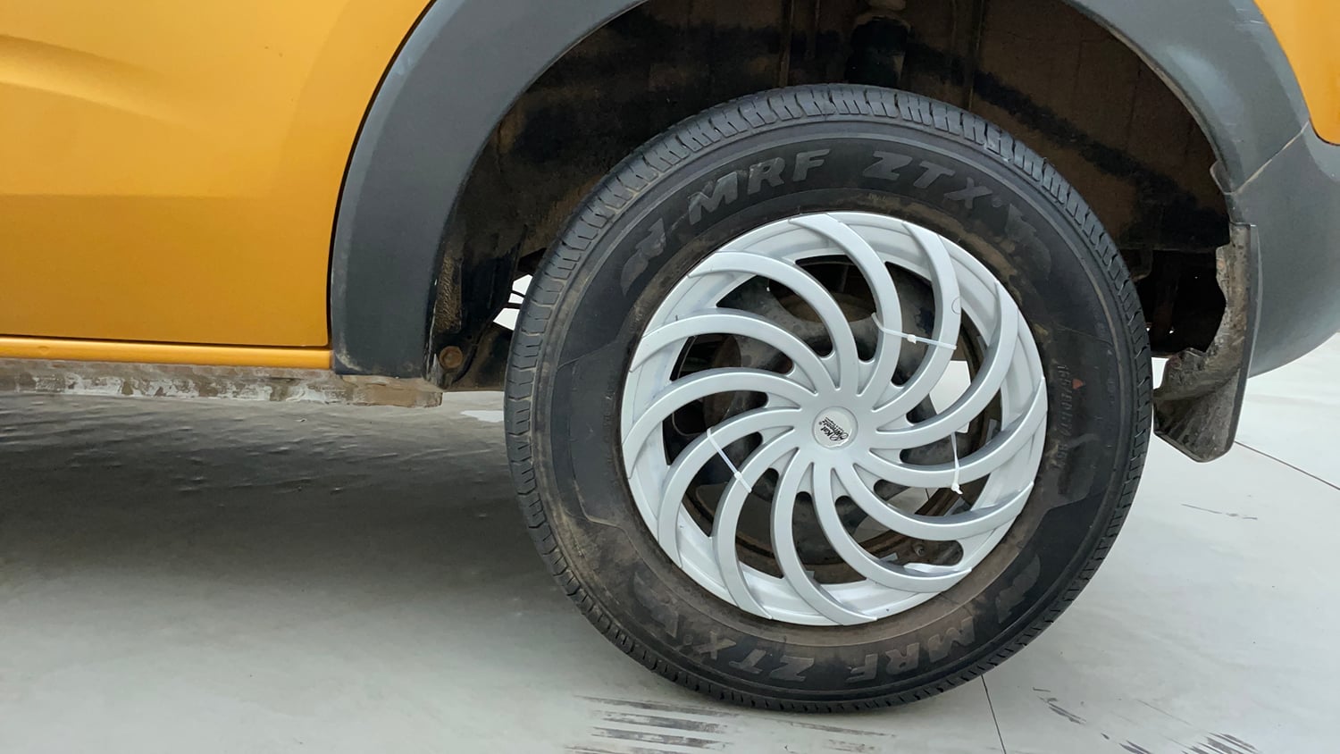 Used 2020 Renault Triber RXZ Petrol Manual tyres LEFT REAR TYRE RIM VIEW