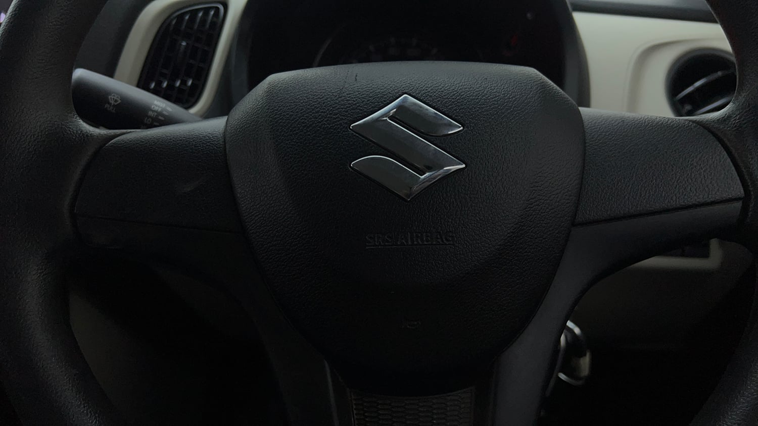 Used 2022 Maruti Suzuki Wagon R 1.0 LXi (O) 1.0 Petrol Manual top_features Airbags