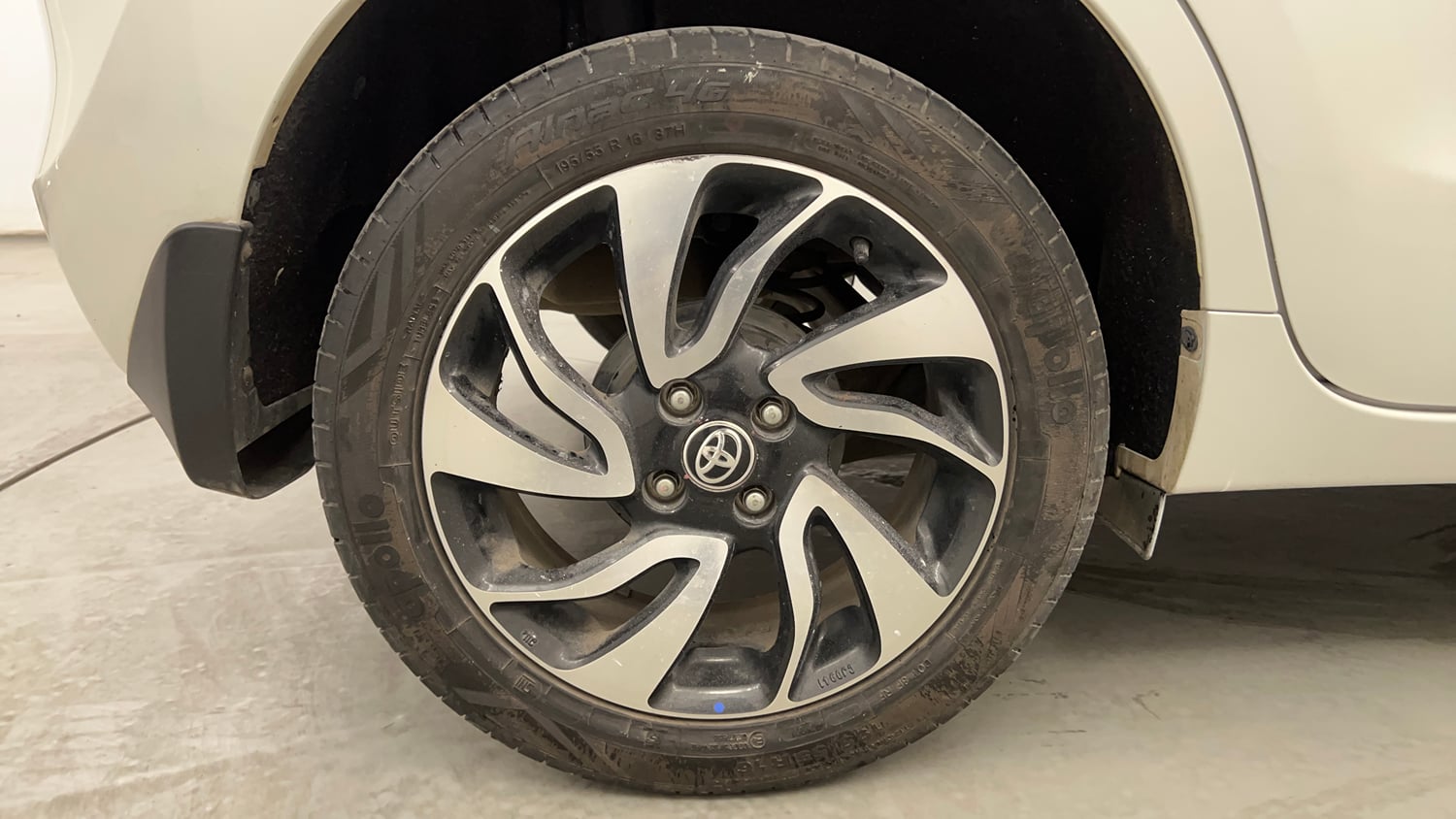 Used 2021 Toyota Glanza G Petrol Manual tyres RIGHT REAR TYRE RIM VIEW
