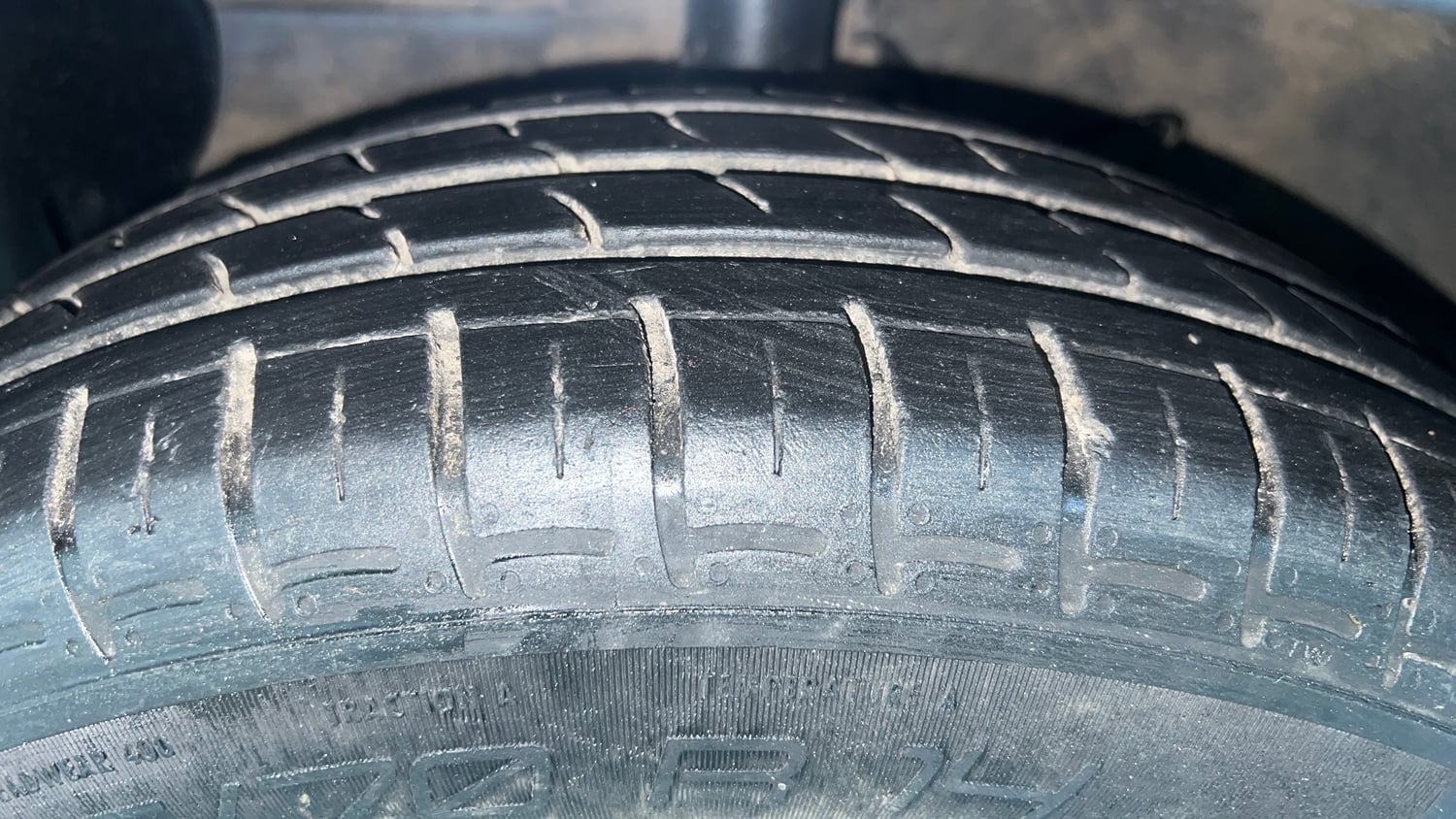 Used 2022 Hyundai Aura S 1.2 CNG Cng Manual tyres LEFT FRONT TYRE TREAD VIEW