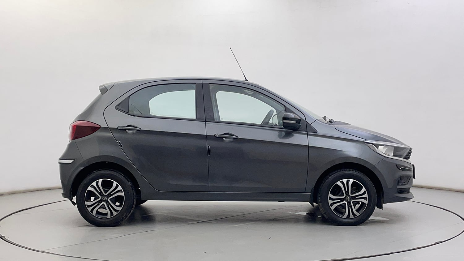 Used 2022 Tata Tiago XT Rhythm Petrol Manual exterior RIGHT SIDE VIEW