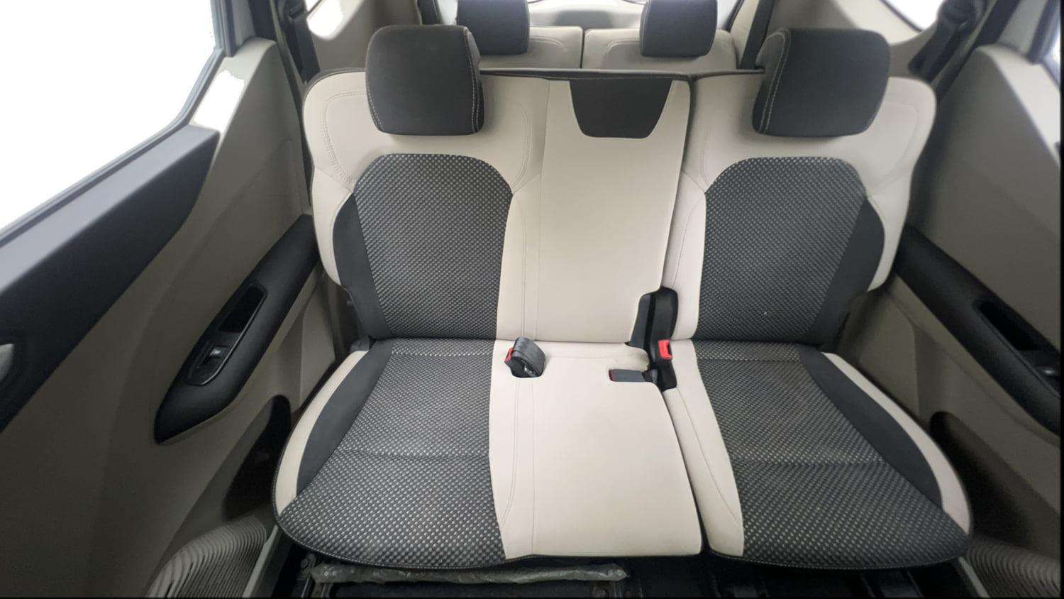 Used 2020 Renault Triber RXZ Petrol Manual interior REAR SEAT CONDITION VIEW