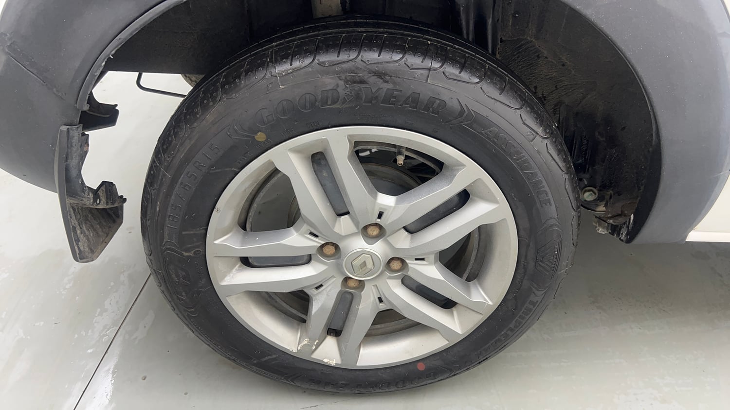 Used 2020 Renault Triber RXZ Petrol Manual tyres RIGHT REAR TYRE RIM VIEW