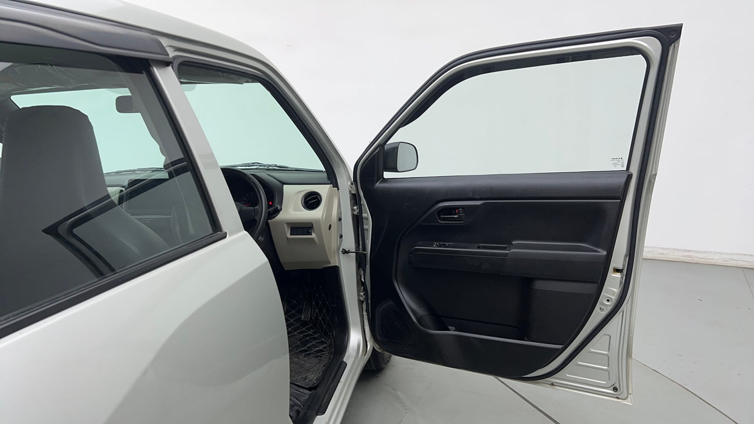 Used 2022 Maruti Suzuki Wagon R 1.0 LXi (O) 1.0 Petrol Manual interior RIGHT FRONT DOOR OPEN VIEW