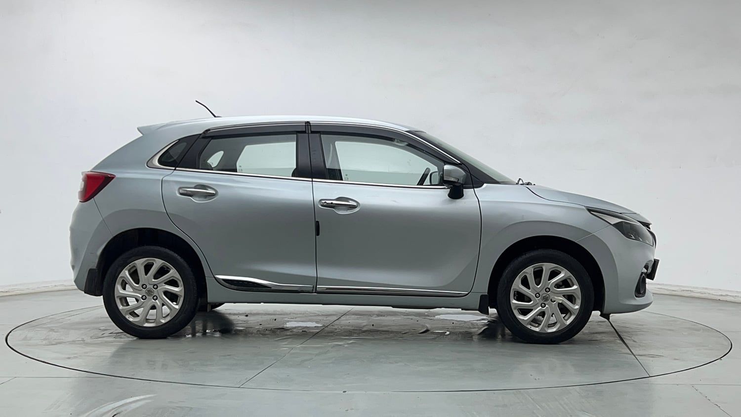 Used 2024 Maruti Suzuki Baleno Zeta MT Petrol Manual exterior RIGHT SIDE VIEW
