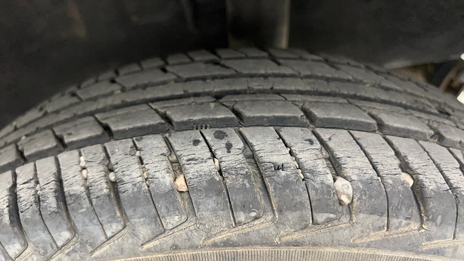Used 2016 Renault Kwid RXT Petrol Manual tyres LEFT REAR TYRE TREAD VIEW