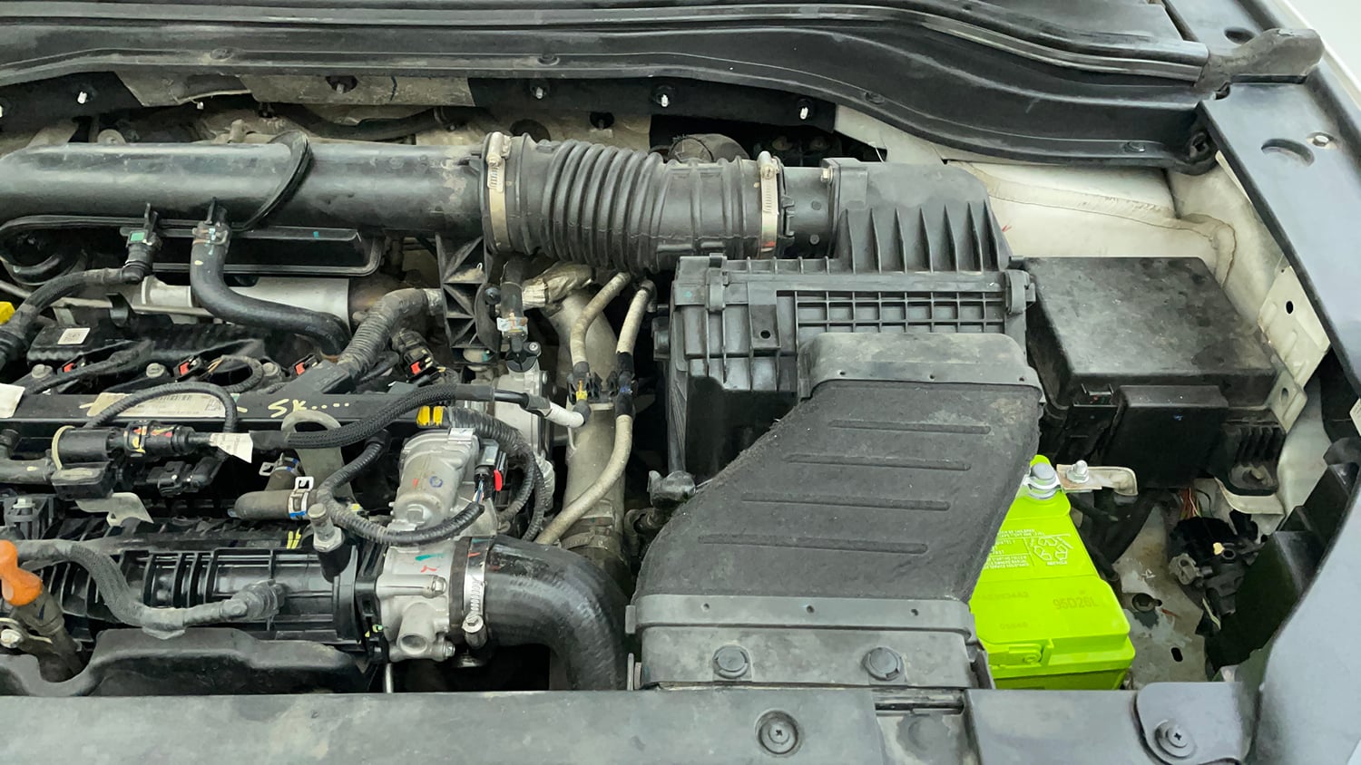 Used 2022 Mahindra XUV700 AX 3 Petrol MT 5 STR Petrol Manual engine ENGINE LEFT SIDE VIEW