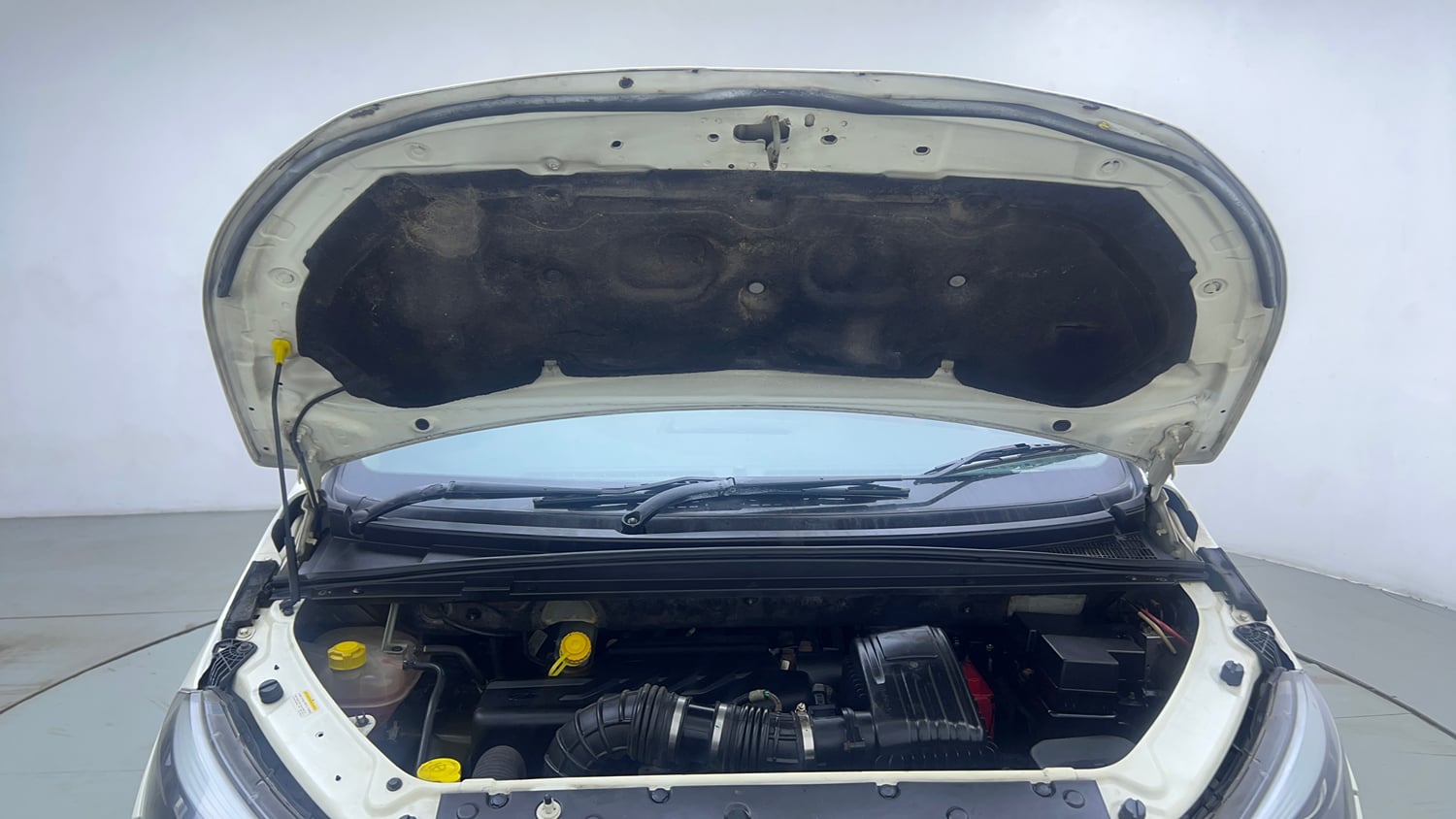 Used 2019 Mahindra Marazzo M6 7 STR Diesel Manual engine ENGINE & BONNET OPEN FRONT VIEW