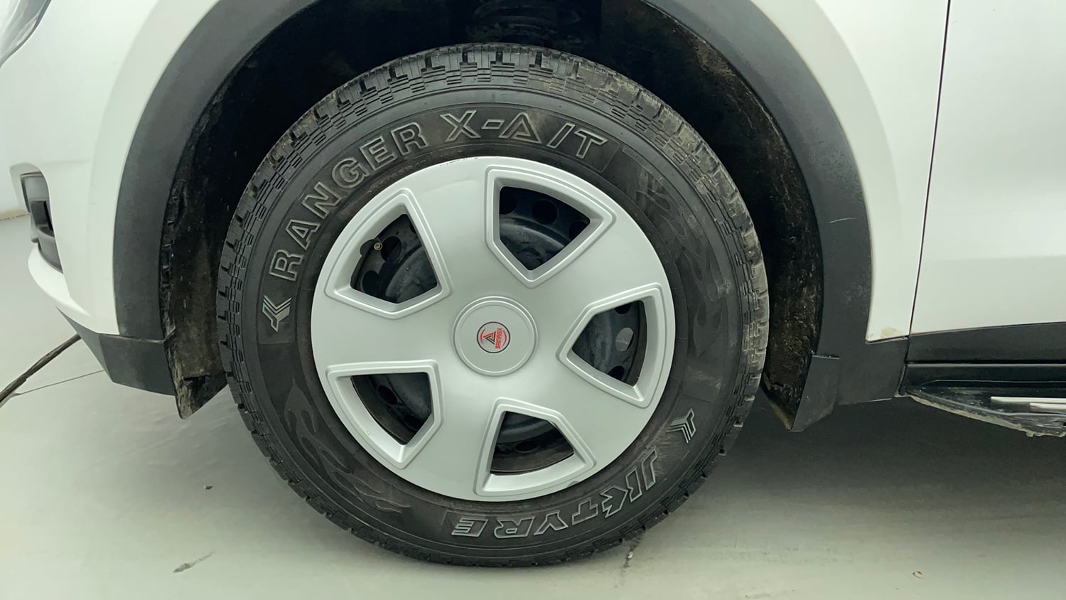 Used 2022 Mahindra XUV700 AX 3 Petrol MT 5 STR Petrol Manual tyres LEFT FRONT TYRE RIM VIEW