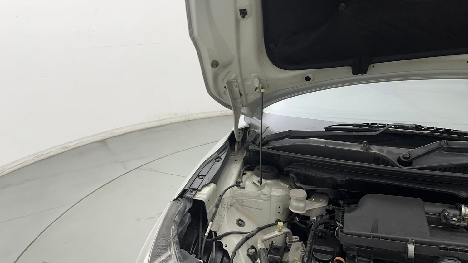 Used 2024 Maruti Suzuki Baleno Zeta MT Petrol Manual engine ENGINE RIGHT SIDE HINGE & APRON VIEW