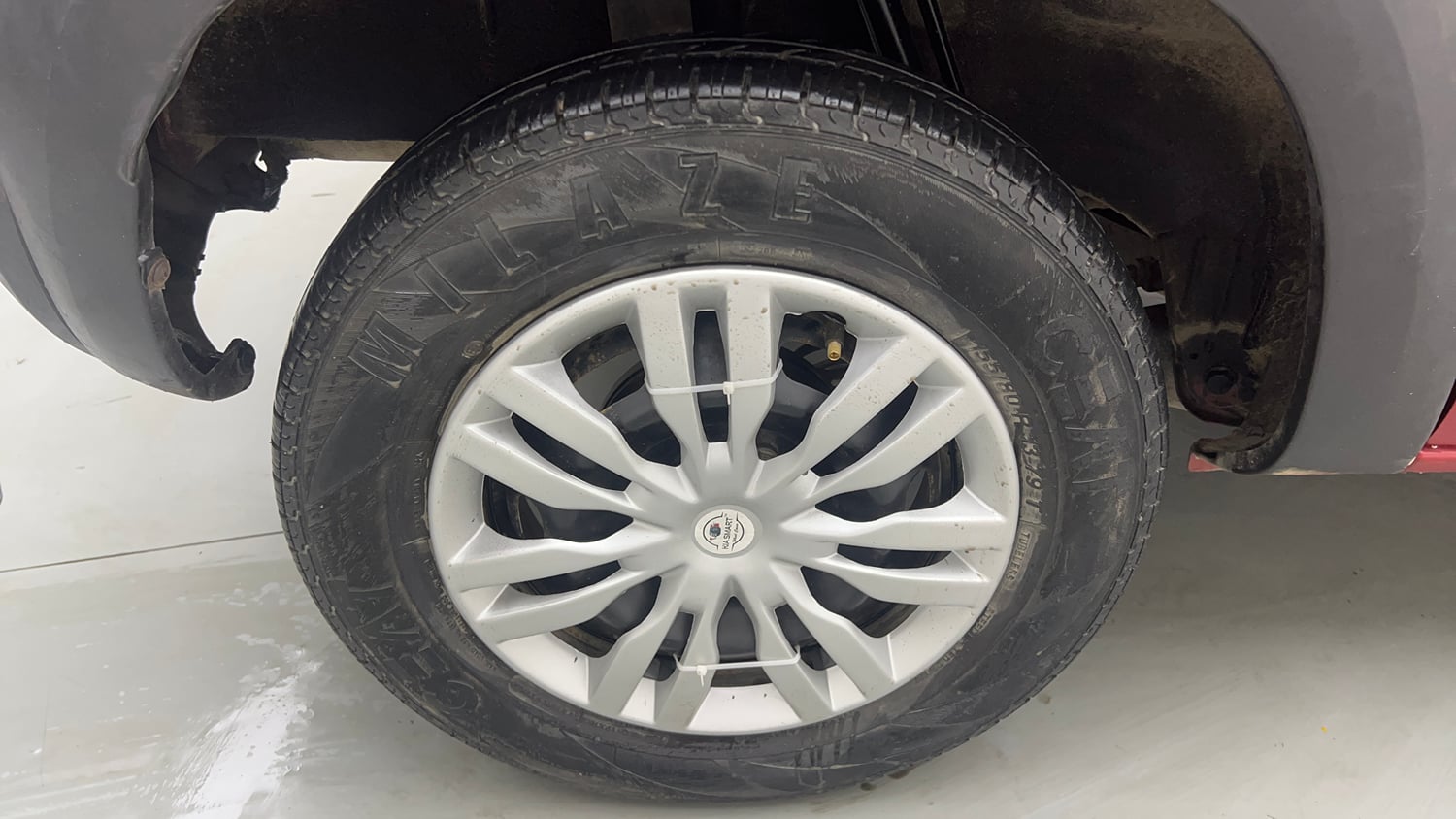 Used 2016 Renault Kwid RXT Petrol Manual tyres RIGHT REAR TYRE RIM VIEW