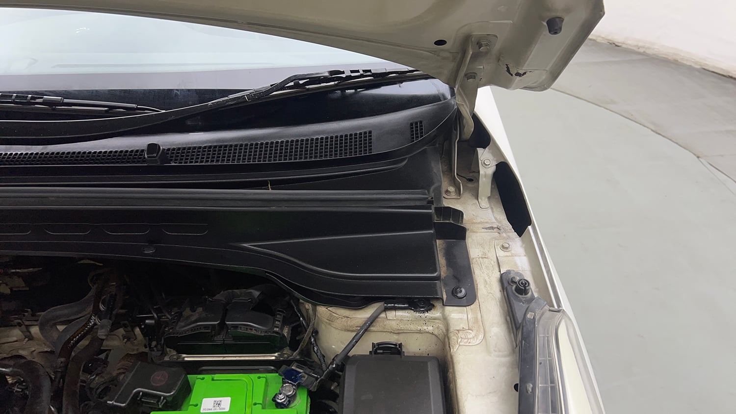 Used 2017 Hyundai Creta SX Plus 1.6 AT Petrol Petrol Automatic engine ENGINE LEFT SIDE HINGE & APRON VIEW