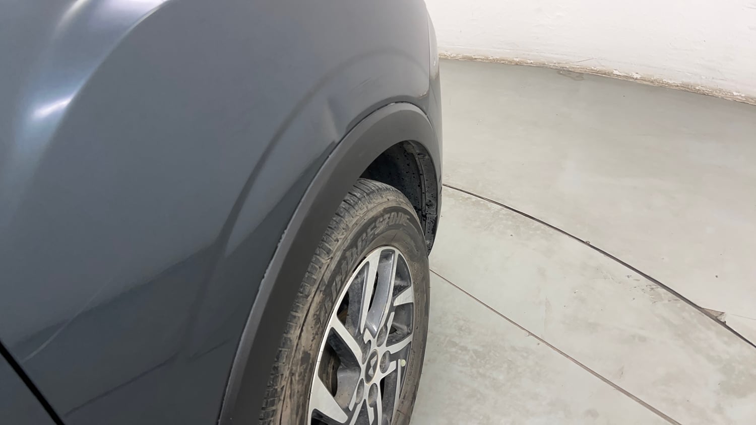 Used 2023 Mahindra XUV 300 W8 (O) 1.2 Petrol AMT Petrol Automatic dents MINOR DENT