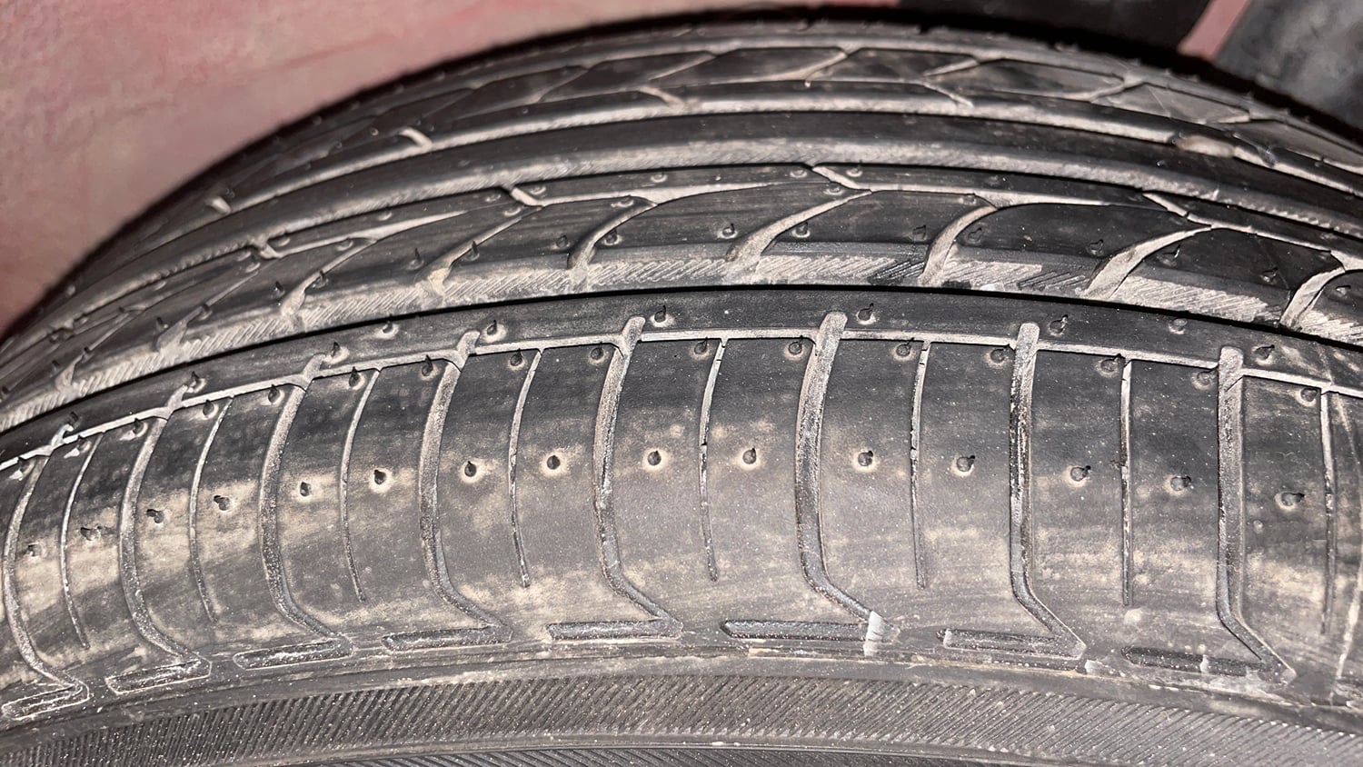 Used 2012 Ford Figo Duratorq Diesel EXI 1.4 Diesel Manual tyres LEFT REAR TYRE TREAD VIEW