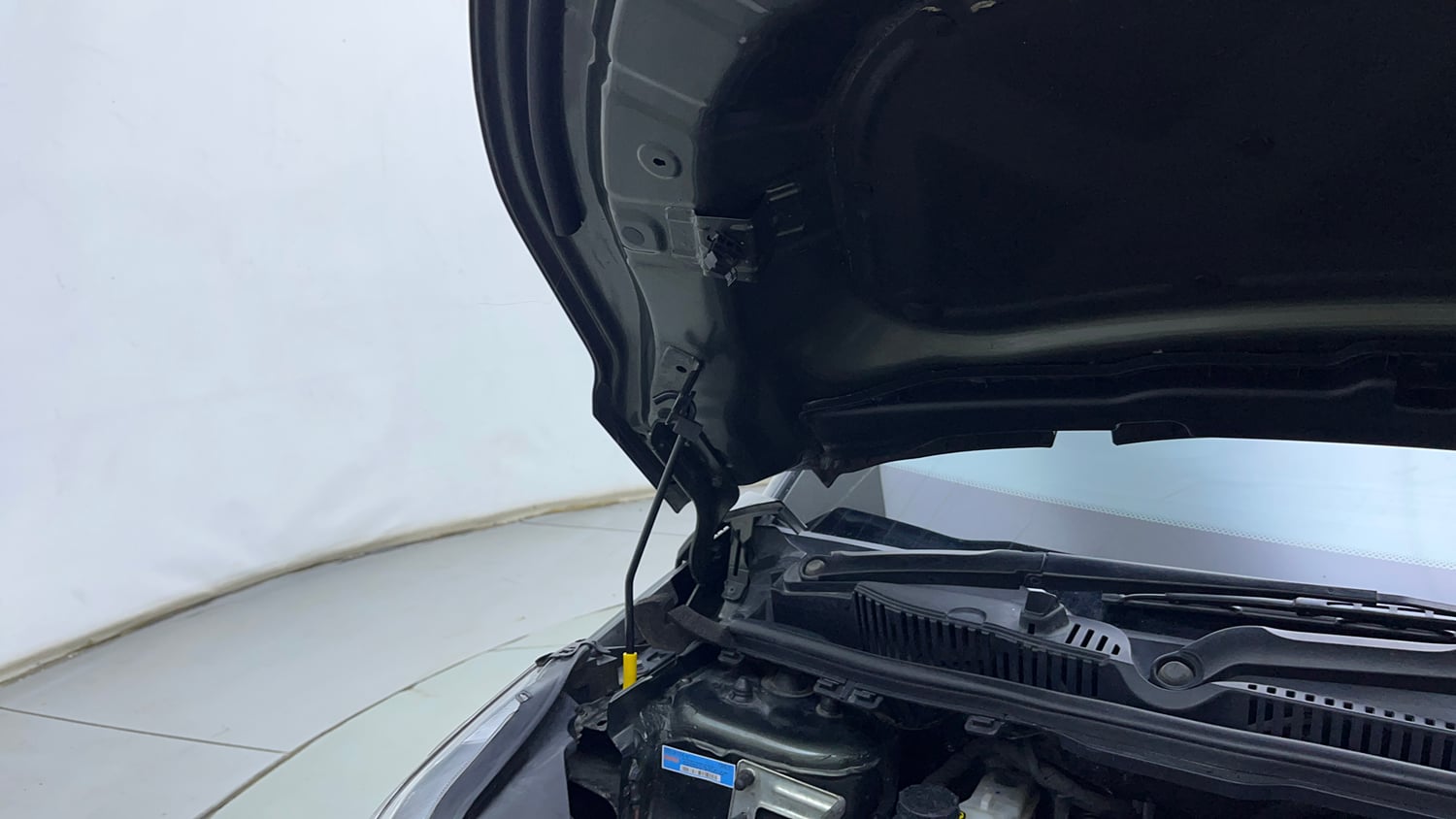 Used 2022 Tata Nexon XZ Plus (Premium) Petrol Manual engine ENGINE RIGHT SIDE HINGE & APRON VIEW
