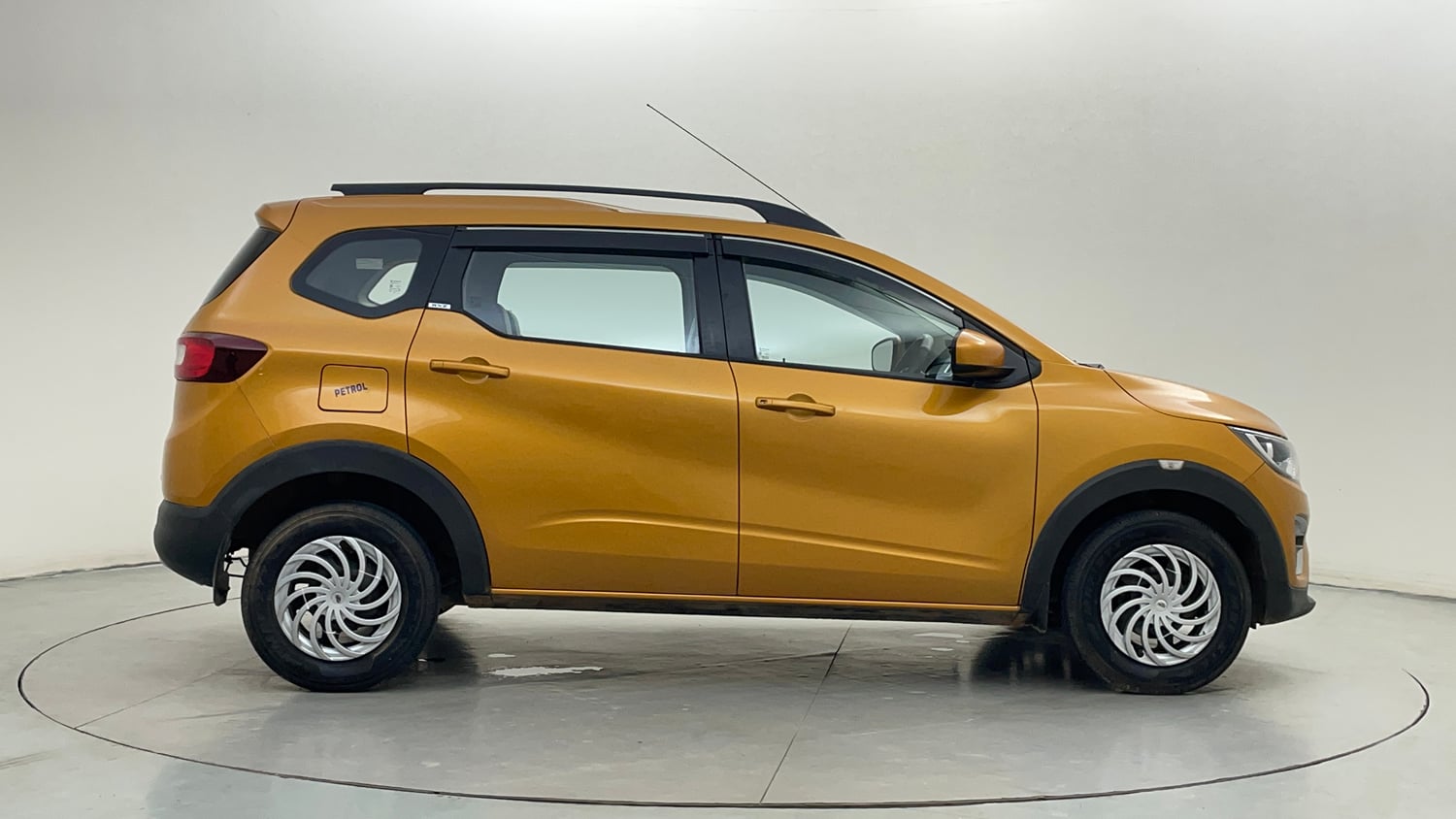 Used 2020 Renault Triber RXZ Petrol Manual exterior RIGHT SIDE VIEW