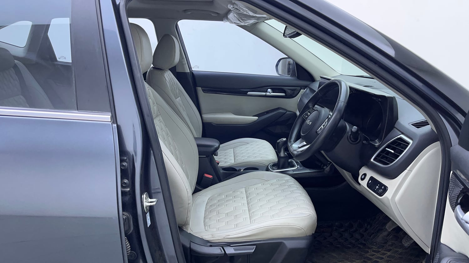 Used 2021 Kia Seltos HTX 1.5 Diesel Diesel Manual interior RIGHT SIDE FRONT DOOR CABIN VIEW