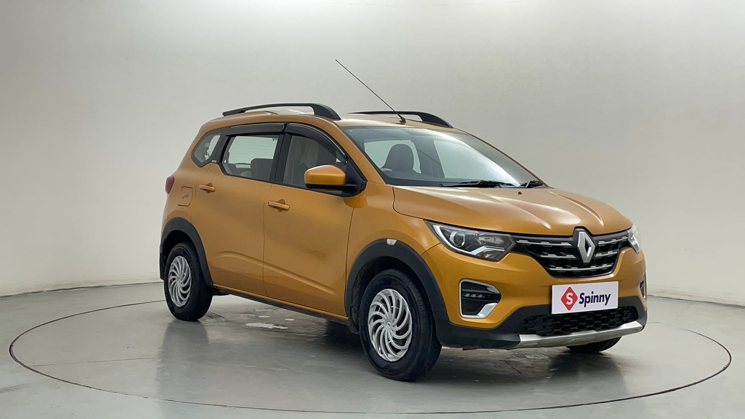 Used 2020 Renault Triber RXZ Petrol Manual exterior RIGHT FRONT CORNER VIEW
