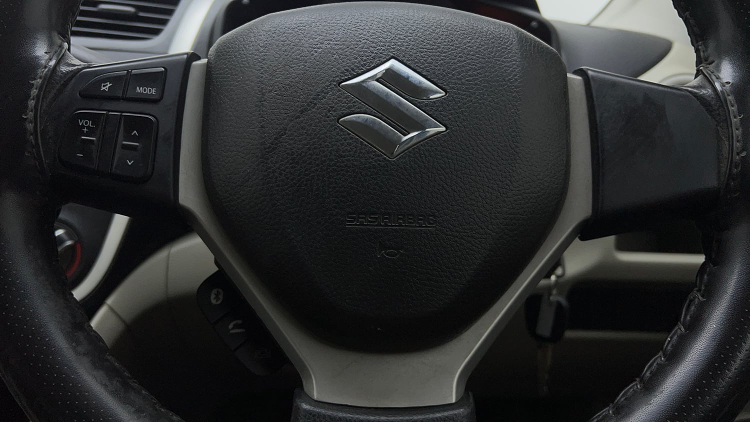 Used 2017 Maruti Suzuki Celerio ZXi AMT Petrol Automatic top_features Steering mounted controls
