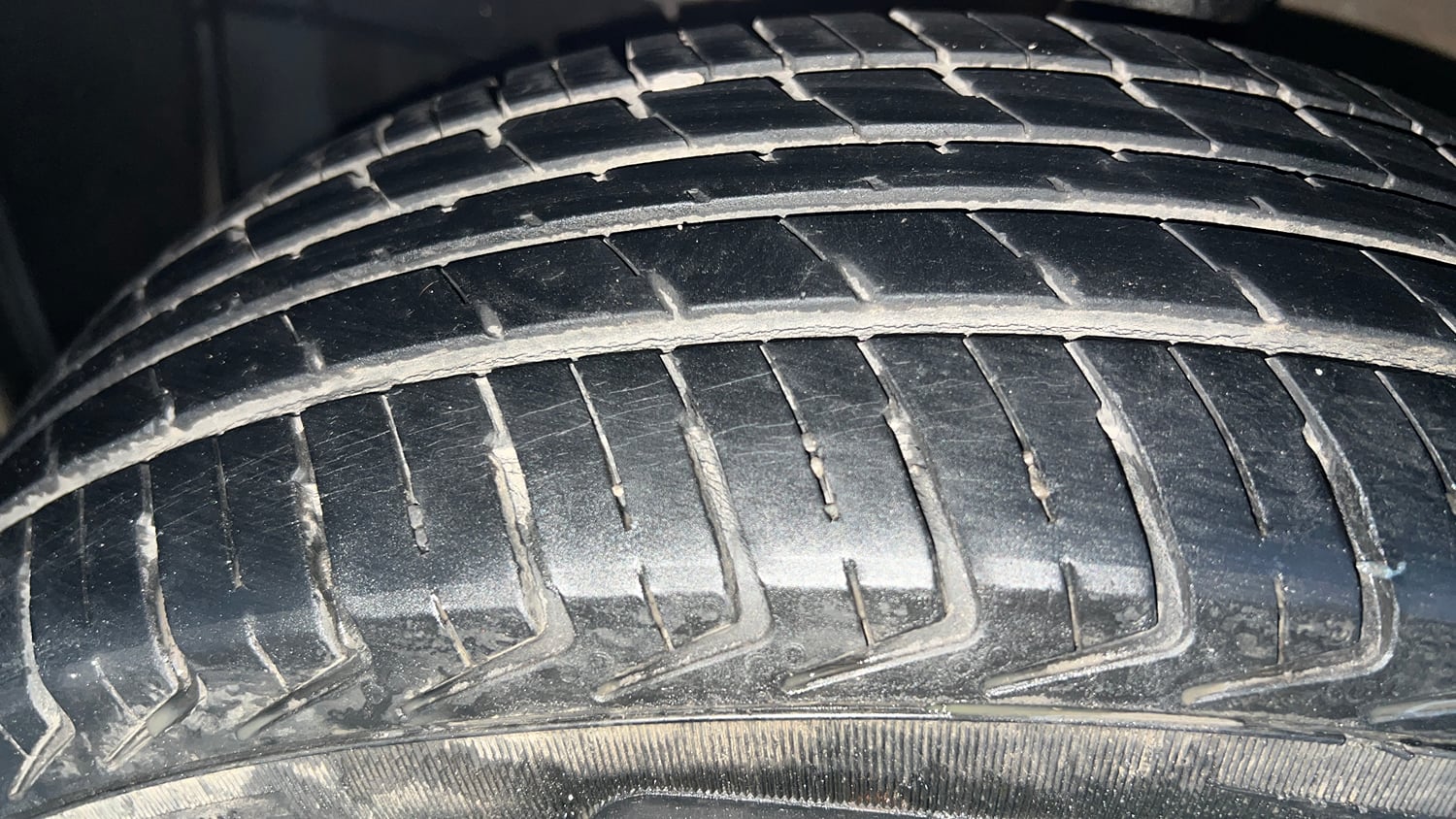 Used 2022 Maruti Suzuki Wagon R 1.0 LXi (O) 1.0 Petrol Manual tyres LEFT FRONT TYRE TREAD VIEW