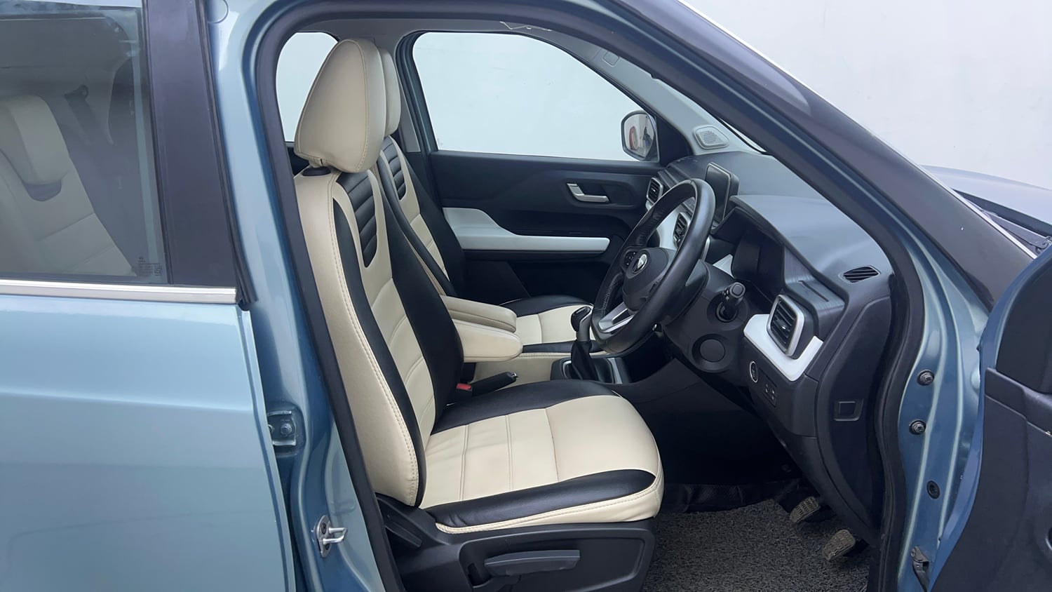 Used 2024 Tata Punch Creative Dual Tone MT Sunroof Petrol Manual interior RIGHT SIDE FRONT DOOR CABIN VIEW