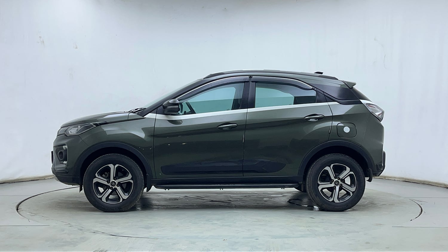 Used 2022 Tata Nexon XZ Plus (Premium) Petrol Manual exterior LEFT SIDE VIEW
