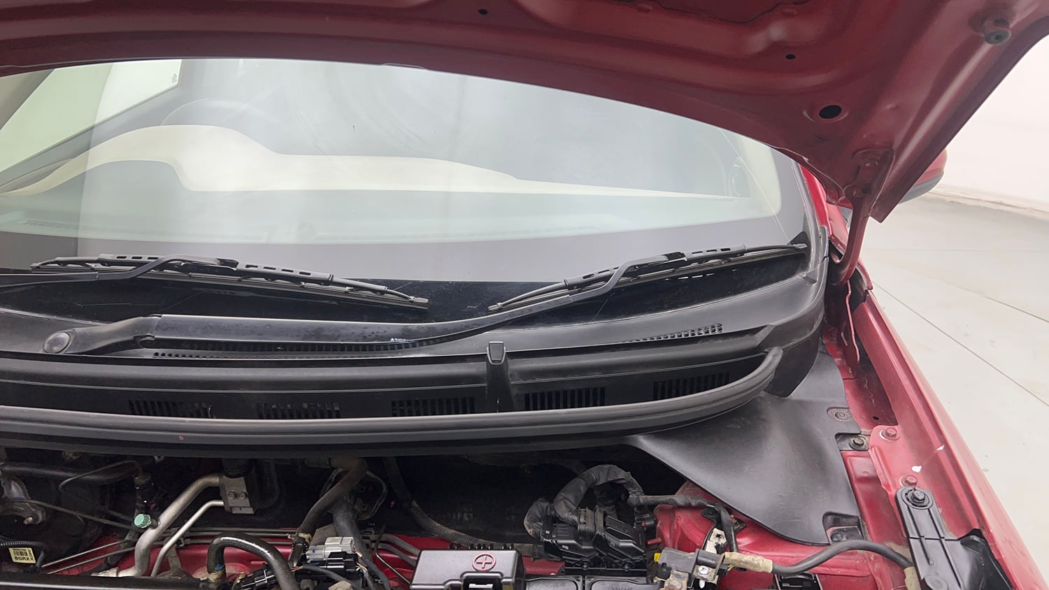 Used 2018 Hyundai Elite i20 Magna Executive 1.2 Petrol Manual engine ENGINE LEFT SIDE HINGE & APRON VIEW