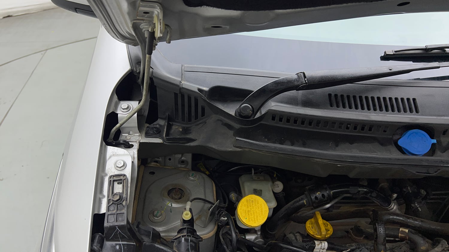 Used 2021 Datsun Redi-GO T(O) 1.0 AMT Petrol Automatic engine ENGINE RIGHT SIDE HINGE & APRON VIEW