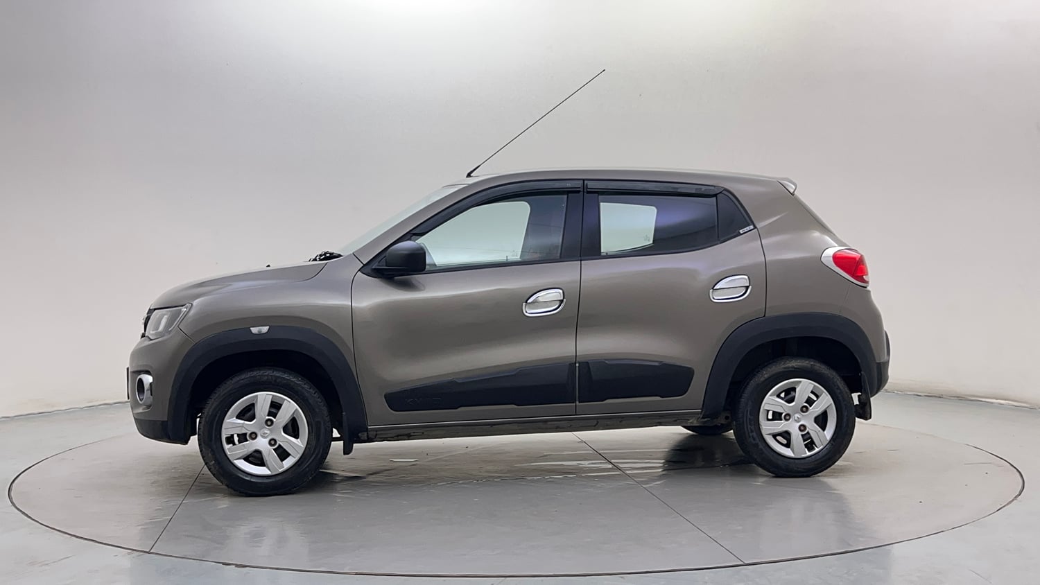 Used 2016 Renault Kwid RXT Petrol Manual exterior LEFT SIDE VIEW