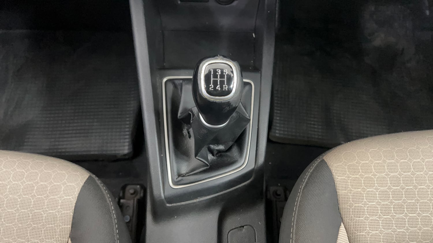 Used 2015 Hyundai Elite i20 Asta 1.2 Petrol Manual interior GEAR  KNOB VIEW