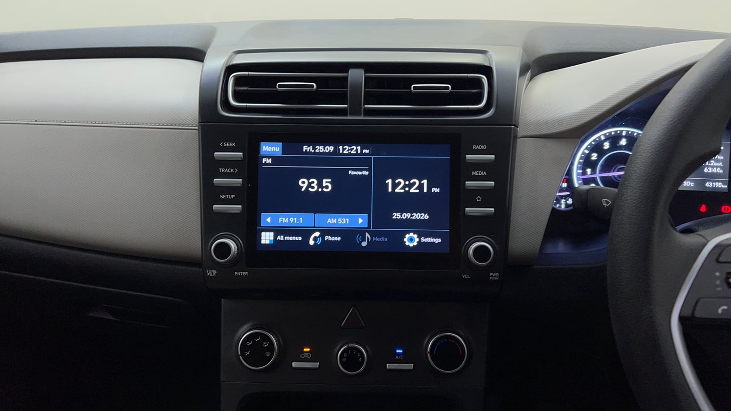 Used 2020 Hyundai Creta EX 1.5 Petrol Petrol Manual top_features Integrated (in-dash) music system