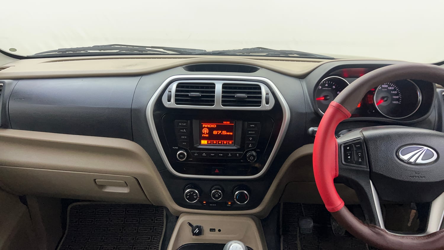 Used 2016 Mahindra TUV300 T8 mHAWK100 Diesel Manual interior MUSIC SYSTEM & AC CONTROL VIEW