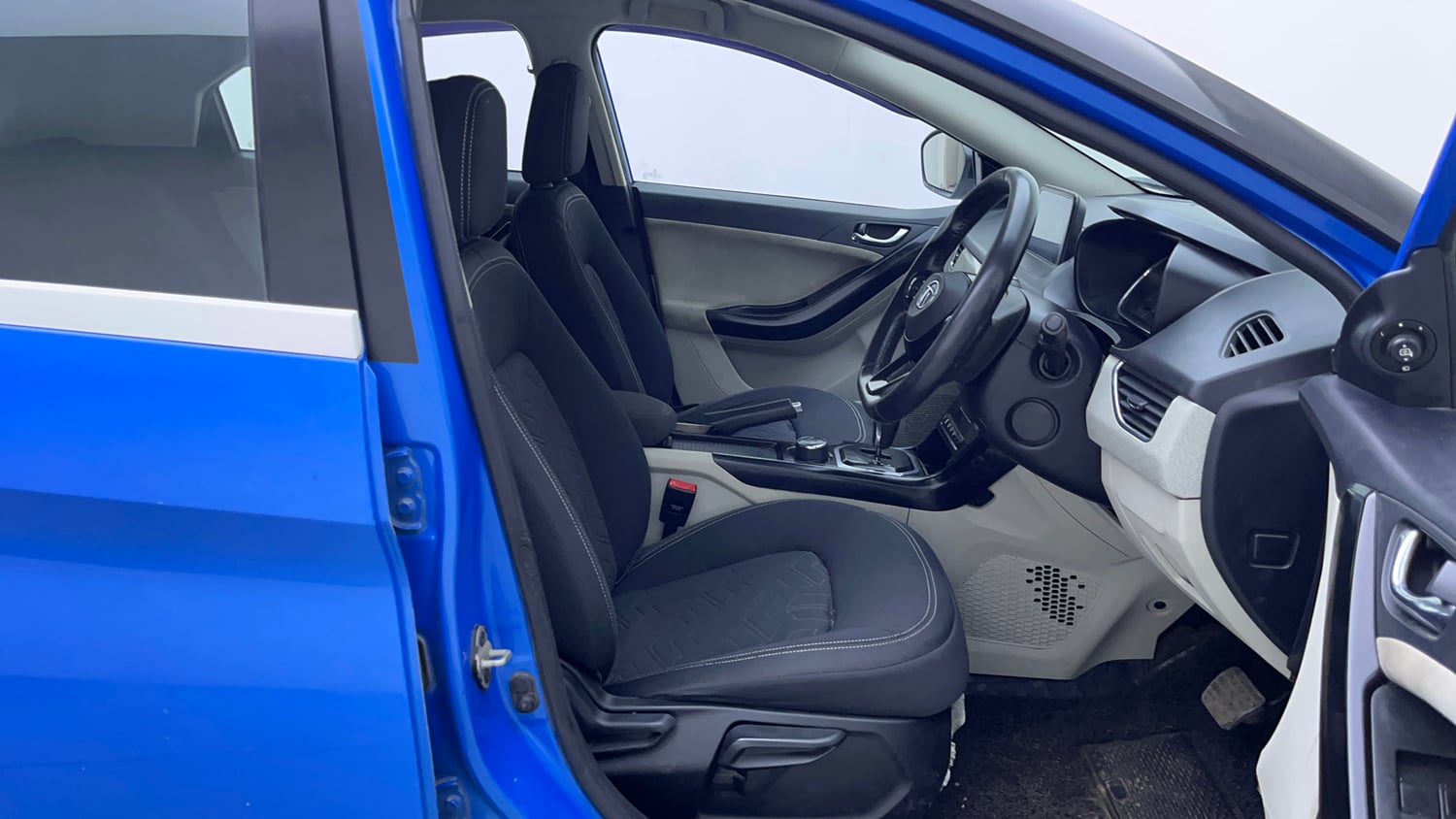Used 2020 Tata Nexon XZA Plus (O) Petrol Automatic interior RIGHT SIDE FRONT DOOR CABIN VIEW