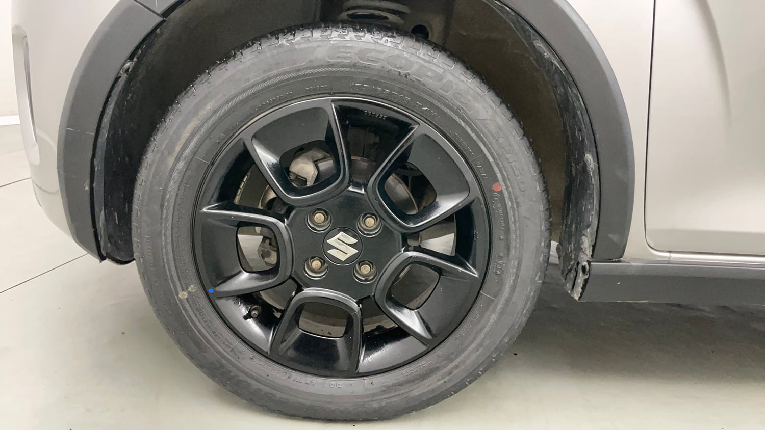Used 2022 Maruti Suzuki Ignis Zeta 1.2 MT Petrol Manual tyres LEFT FRONT TYRE RIM VIEW