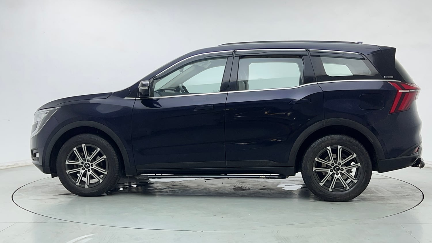 Used 2024 Mahindra XUV700 AX 7 Luxury Pack Petrol AT 7 STR Petrol Automatic exterior LEFT SIDE VIEW