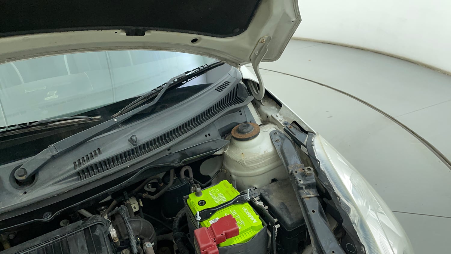 Used 2014 Maruti Suzuki Swift VXi Petrol Manual engine ENGINE LEFT SIDE HINGE & APRON VIEW