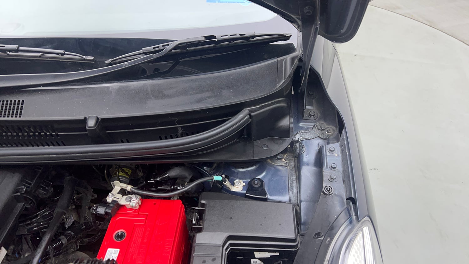 Used 2023 Hyundai Grand i10 Nios Sportz AMT 1.2 Kappa VTVT Petrol Automatic engine ENGINE LEFT SIDE HINGE & APRON VIEW