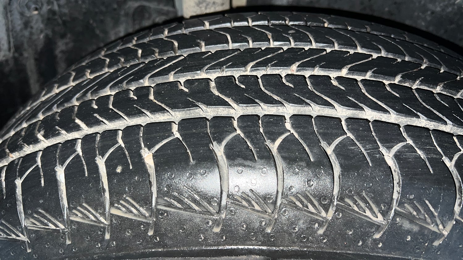Used 2024 Maruti Suzuki Grand Vitara Zeta Smart Hybrid Petrol Manual tyres RIGHT REAR TYRE TREAD VIEW