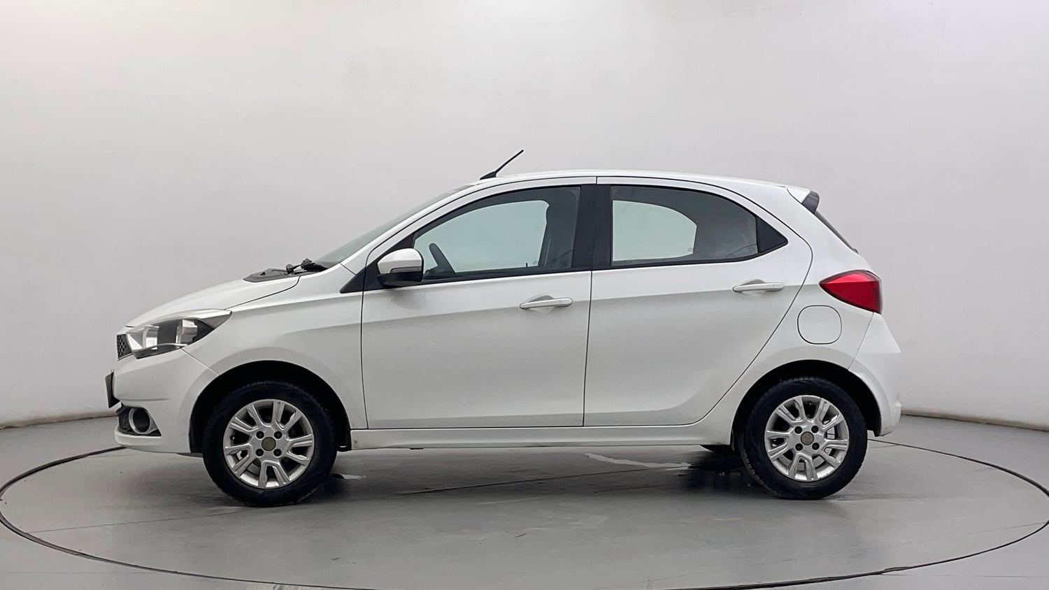 Used 2018 Tata Tiago Revotron XZ Petrol Manual exterior LEFT SIDE VIEW